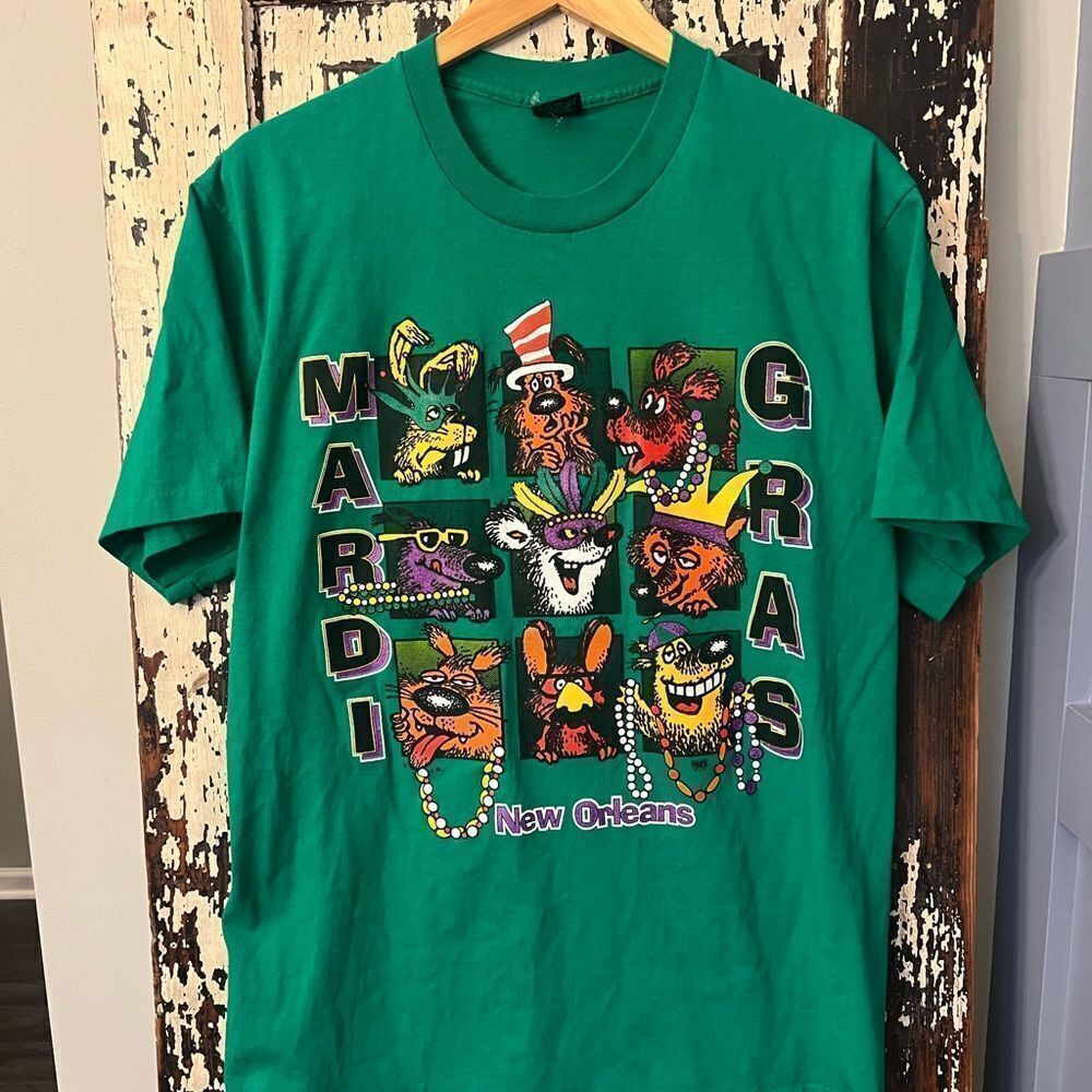 Vintage New Orleans Green Mardi Gras Graphic Tee. NOLA.